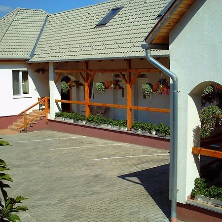 Polonia Apartman Apartment Egerszalók Exterior foto