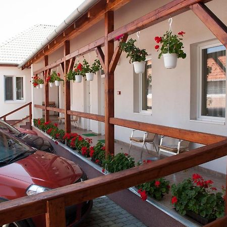 Polonia Apartman Apartment Egerszalók Exterior foto