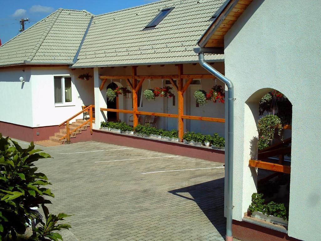Polonia Apartman Apartment Egerszalók Exterior foto