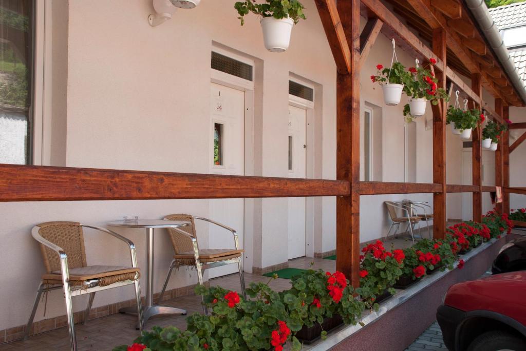 Polonia Apartman Apartment Egerszalók Exterior foto